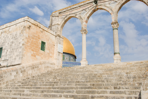 The Search for God: Faith, Reason, and Divine Knowledge article illustration on Nikah4Life